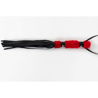 Многохвостовый черный лаковый флогер с красной ручкой - 44 см. фото 2