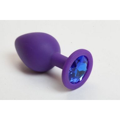 Фиолетовая силиконовая анальная пробка с голубым стразом - 8,2 см., фото
