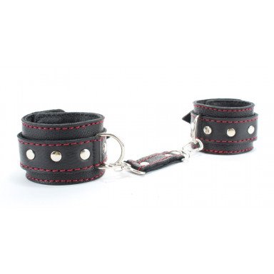 Черные наручники из натуральной кожи с красной строчкой, фото