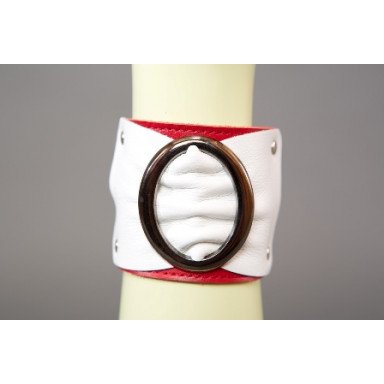 Бело-красный браслет с овальной пряжкой, фото