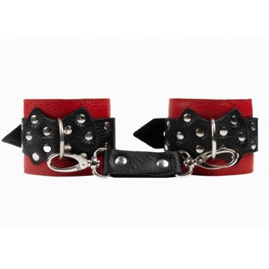Красно-черные наручники с фиксацией на двух карабинах фото 5