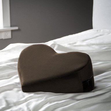Кофейная подушка для любви Liberator Retail Heart Wedge фото 2