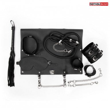Черный набор БДСМ в сумке: маска, ошейник с поводком, наручники, оковы, плеть, фото