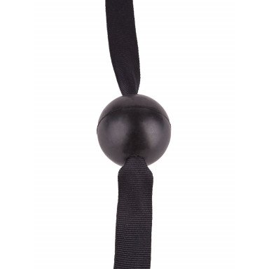 Черный кляп-шар на ремешках с пряжками фото 4