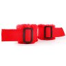 Красные меховые наручники на регулируемых черных пряжках, фото