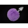 Маленькая серебристая пробка с пушистым фиолетовым хвостиком, фото