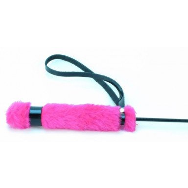 Лаковый стек с розовой меховой ручкой - 64 см. фото 3