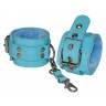 Голубые лаковые наручники с меховой отделкой, фото