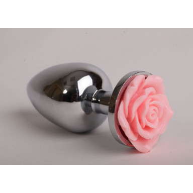 Серебристая анальная пробка со светло-розовой розочкой - 7,6 см., фото