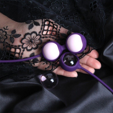 Фиолетовые вагинальные шарики Cosmo Balls с парой сменных шаров фото 4