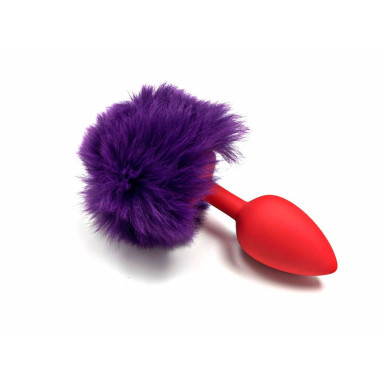 Красная силиконовая анальная пробка с пушистым фиолетовым хвостиком зайчика, фото