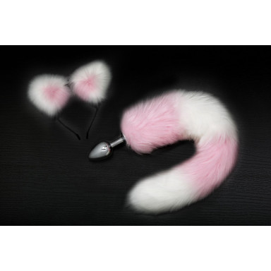 Серебристая анальная пробка с розово-белым хвостиком и ободком-ушками, фото