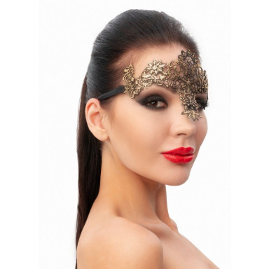 Стильная золотистая женская карнавальная маска фото 2