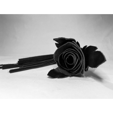 Черная кожаная плеть с лаковой розой в рукояти - 40 см. фото 2