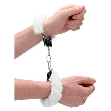 Белые пушистые наручники OUCH! White фото 3