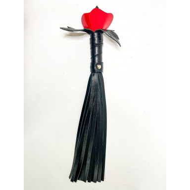 Черная кожаная плеть с красной лаковой розой в рукояти - 40 см. фото 2
