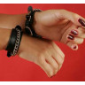 Декорированные цепочками узкие наручники, фото