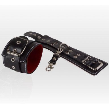 Чёрные кожаные наручники с контрастной строчкой и красной изнанкой, фото
