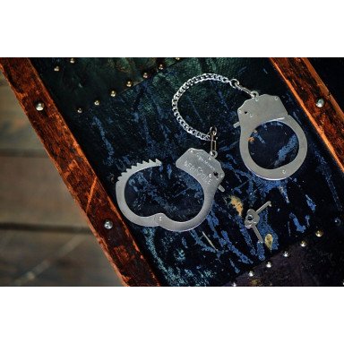 Металлические наручники Be Mine с парой ключей фото 4