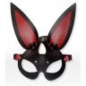 Черно-красная кожаная маска с длинными ушками, фото