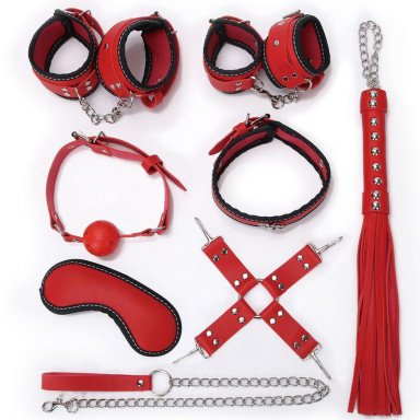 Пикантный красно-черный набор БДСМ: маска, ошейник, кляп, фиксатор, наручники, оковы, плеть, фото